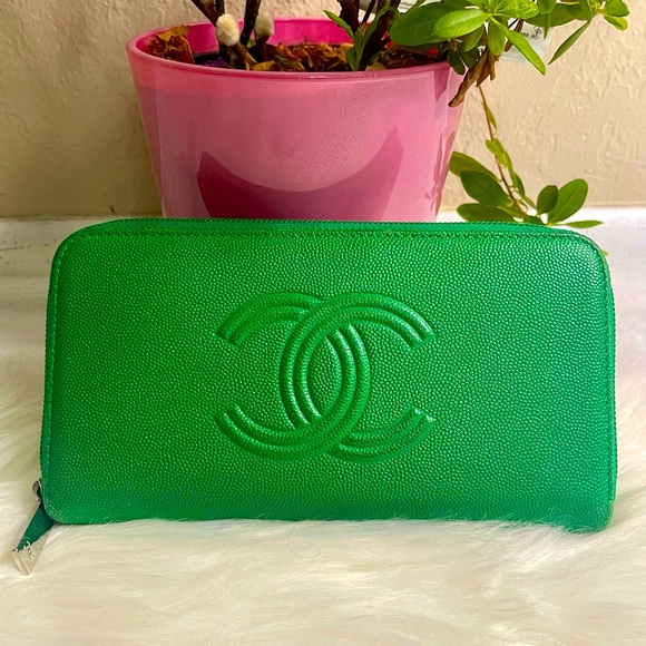 Full Inclusion Chanel Caviar Wallet - Picture 2 of 16